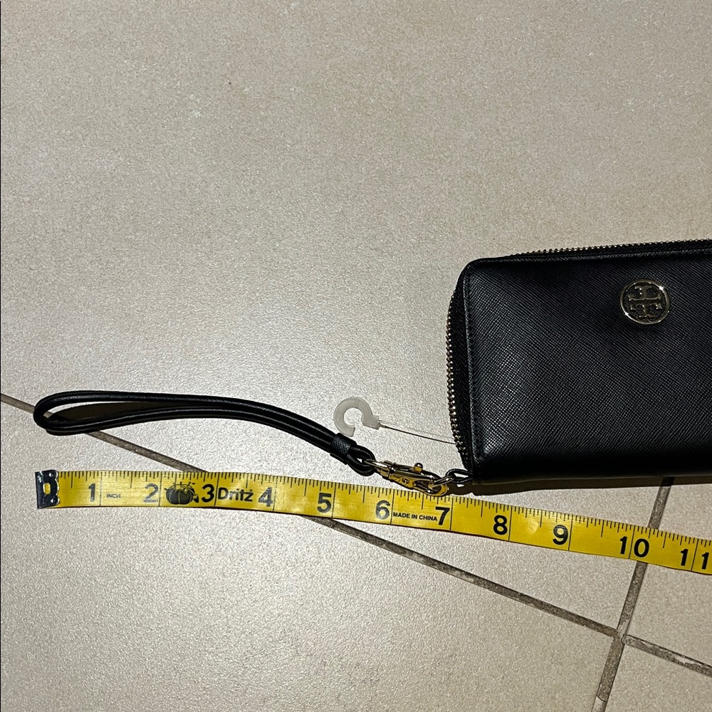 Tory Burch Black Leather Wristlet Clutch with Gold Logo - Picture 5 of 16